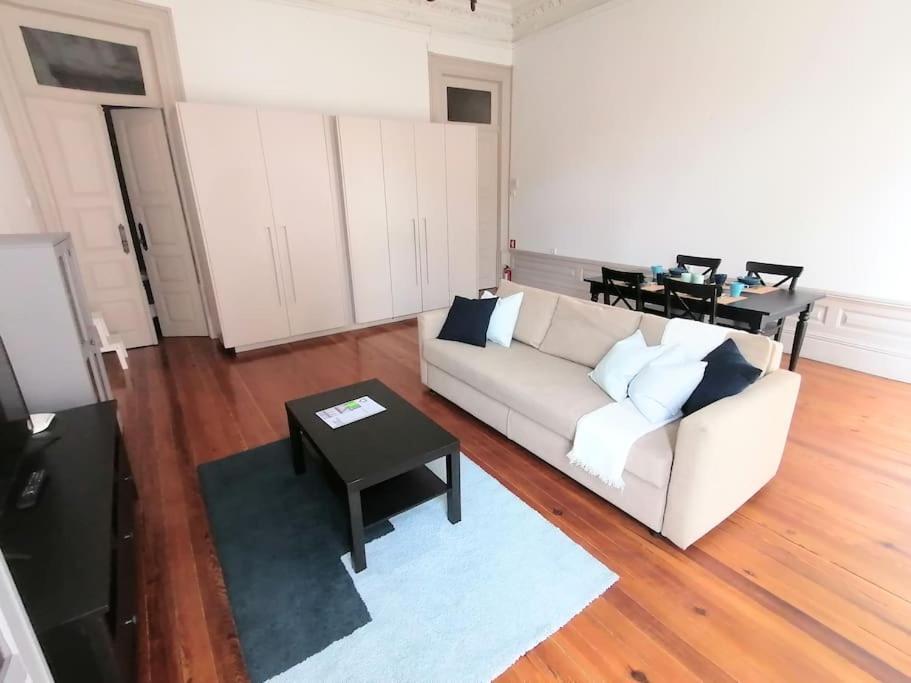 Alvares Cabral Apartamento D * Oporto